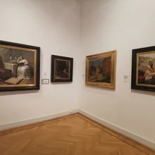 Angolo di sala con quattro dipinti a olio incorniciati e parquet allo Statens Museum for Kunst