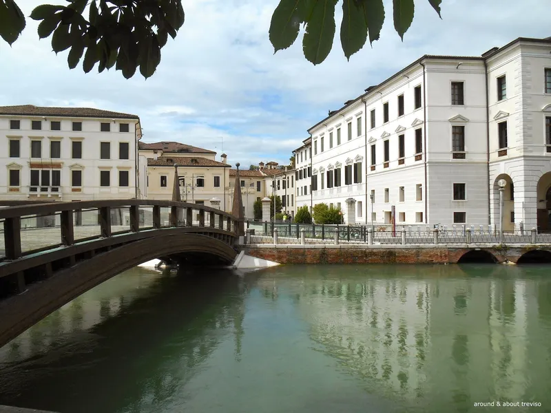 Wooden footbridge over the Sile river in Treviso's Quartiere Latino