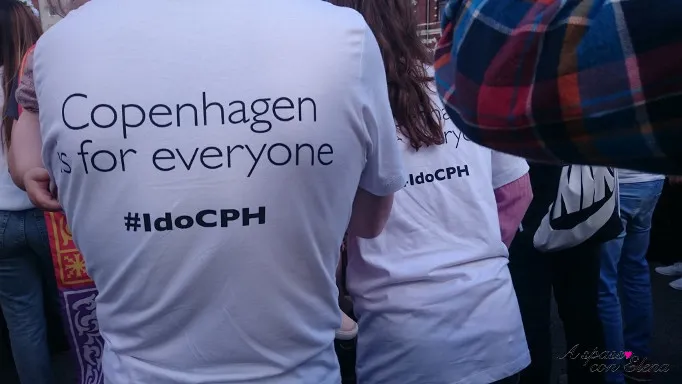 Persone con magliette Copenhagen is for everyone al Gay Pride di Copenaghen 2017