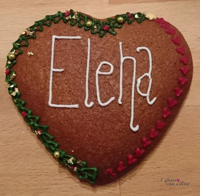 Honninghjerte, biscotto danese a cuore di pan di zenzero col nome Elena
