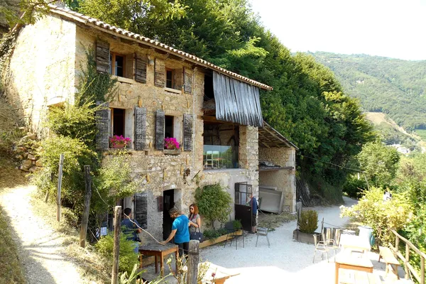 L'Osteria senz'Oste, rustica casa di pietra tra i vigneti a Valdobbiadene