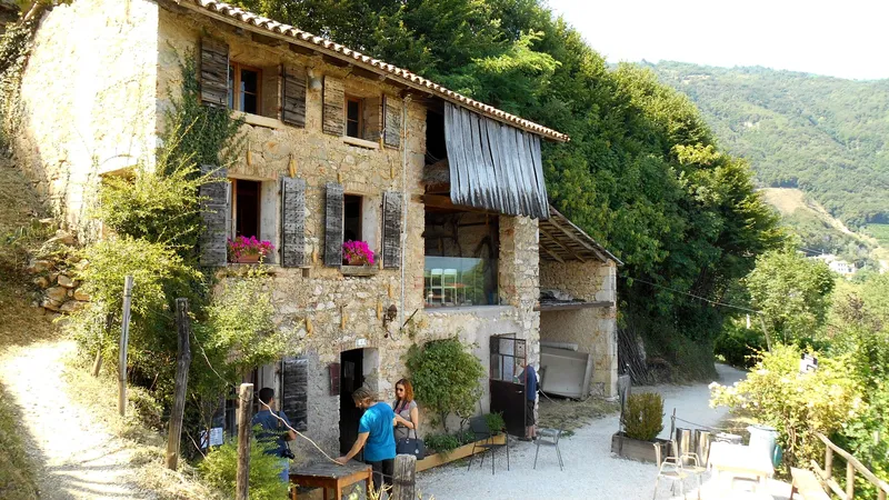 L'Osteria senz'Oste, rustica casa di pietra tra i vigneti a Valdobbiadene
