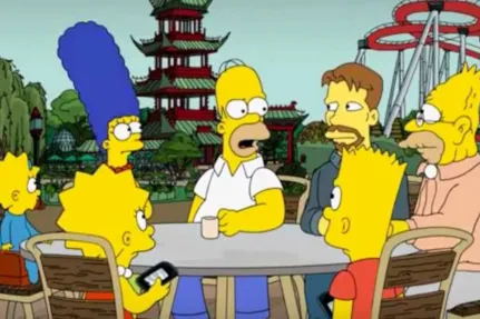 I Simpson seduti a un tavolo in un parco divertimenti